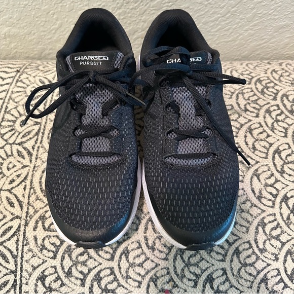 Under Armour Black Running Shoes Youth or Women's - Picture 5 of 8